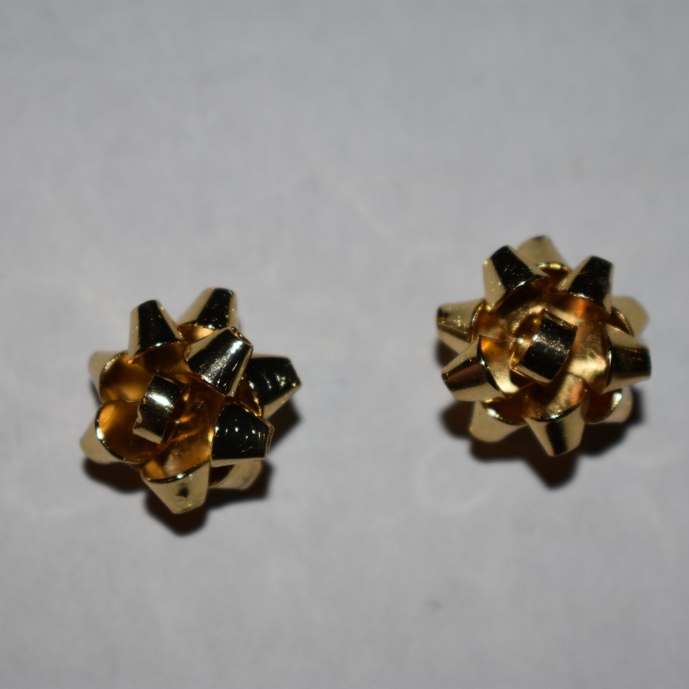 Gold "gift bow" design stud earrings